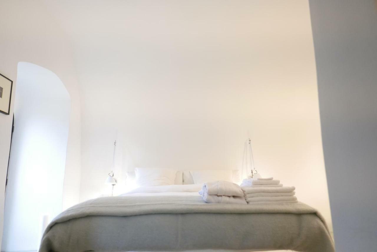 Tour Sarrazine De Montaren Bed & Breakfast Exterior photo